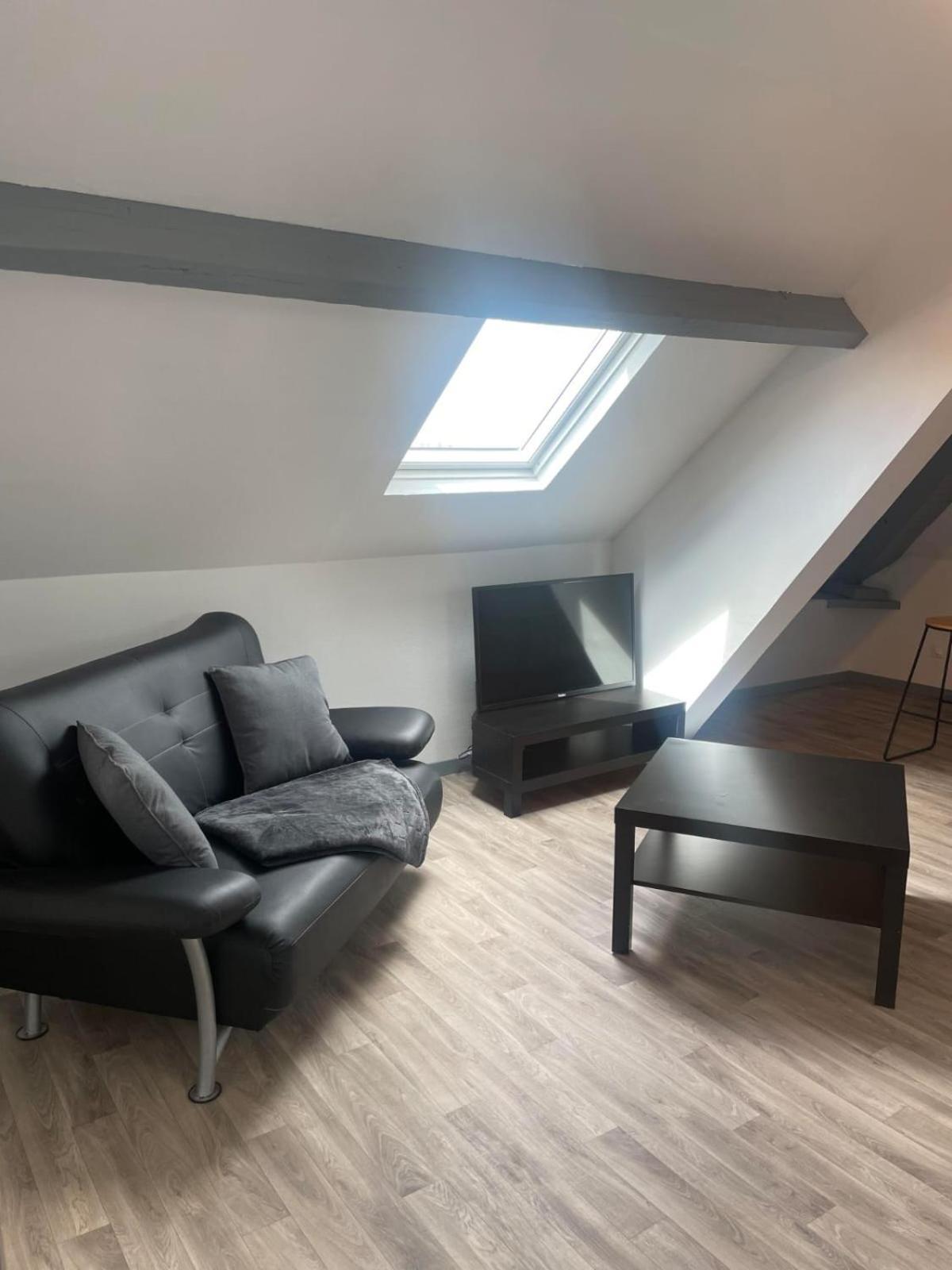 Superbe Loft Neuf - 1 Chambre- Face Au Chateau Sedan Exterior photo